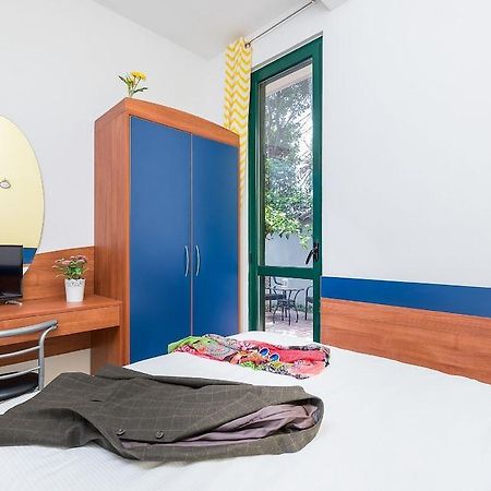 Hotel La Villetta Фиумичино Екстериор снимка