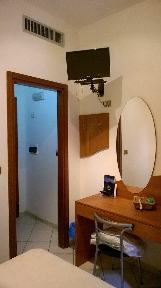 Hotel La Villetta Фиумичино Екстериор снимка