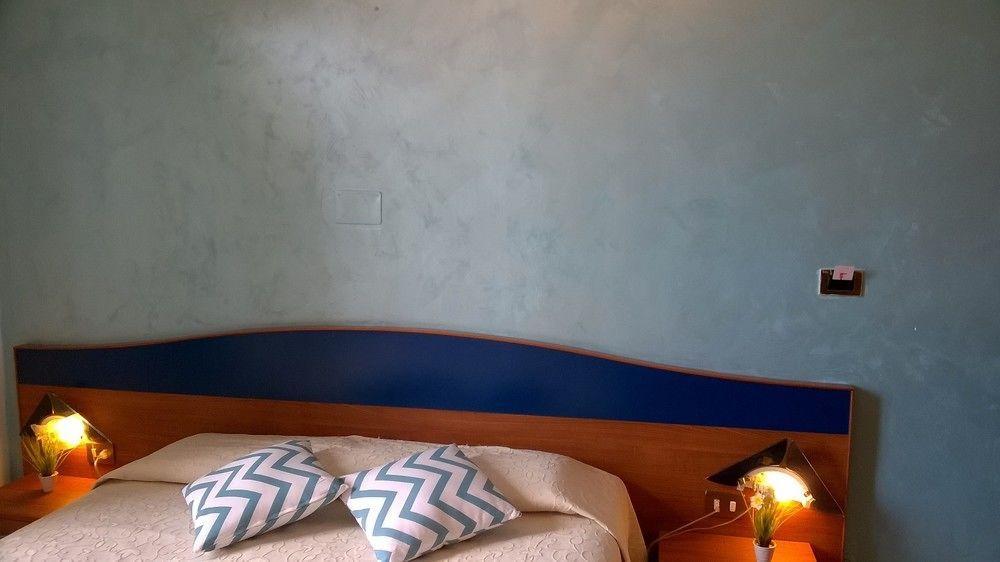 Hotel La Villetta Фиумичино Екстериор снимка