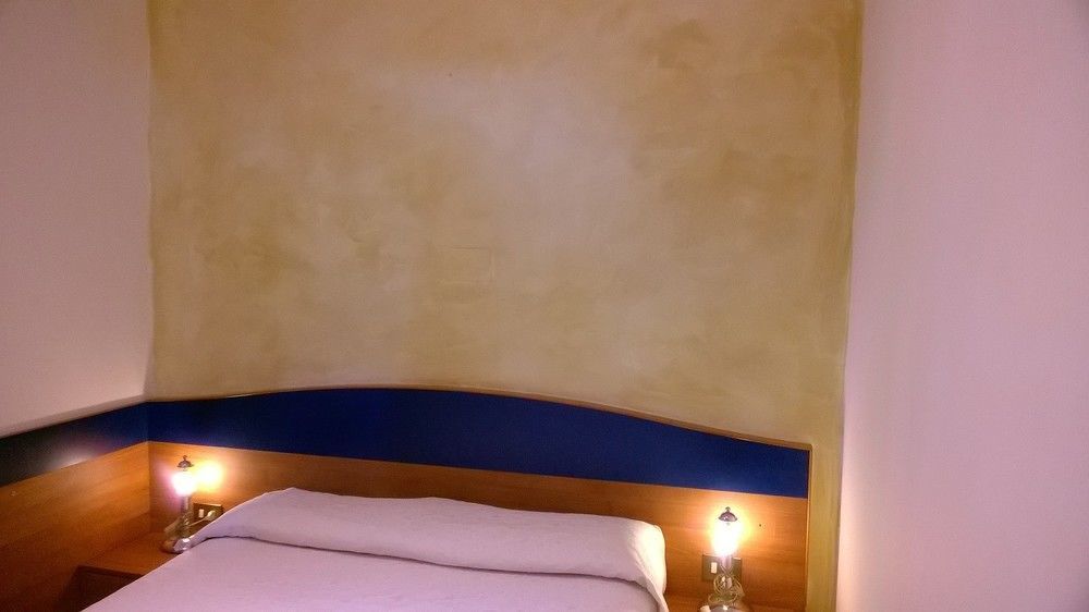 Hotel La Villetta Фиумичино Екстериор снимка
