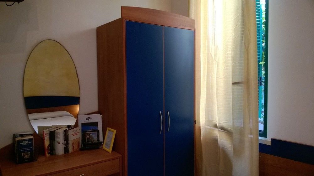 Hotel La Villetta Фиумичино Екстериор снимка