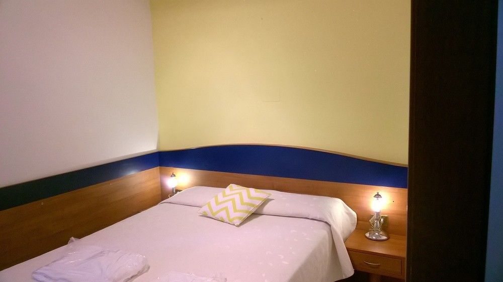 Hotel La Villetta Фиумичино Екстериор снимка