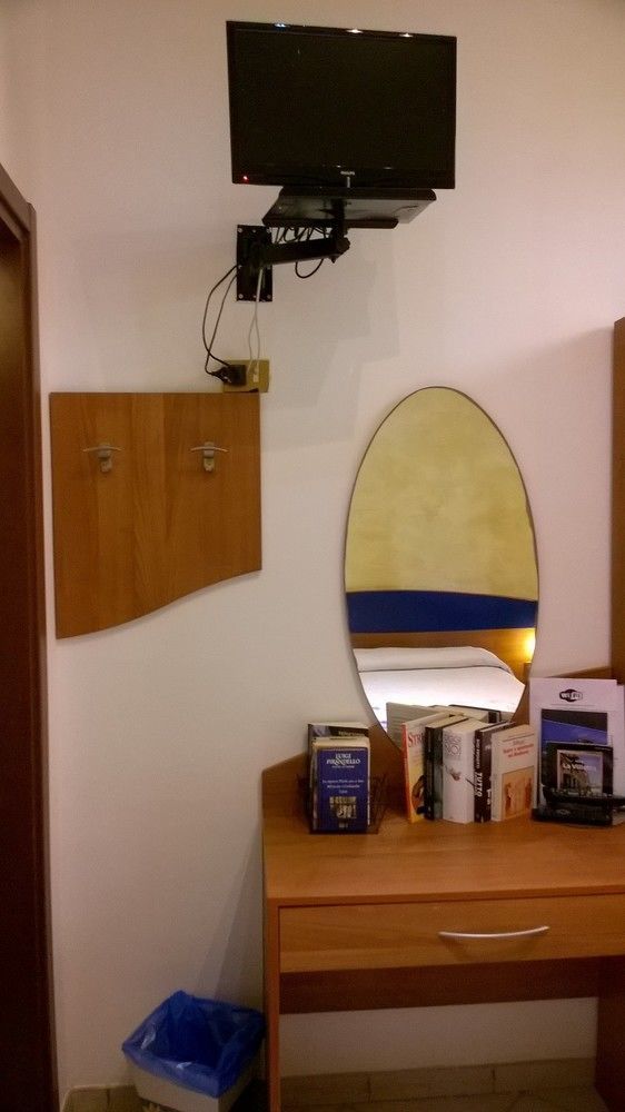 Hotel La Villetta Фиумичино Екстериор снимка