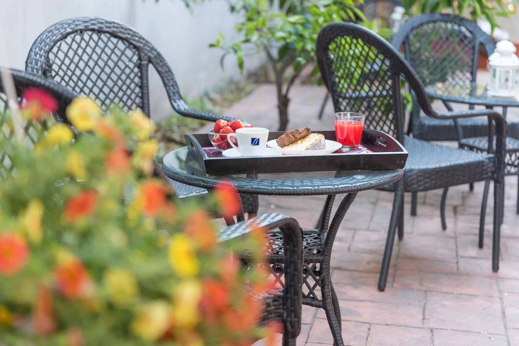 Hotel La Villetta Фиумичино Екстериор снимка