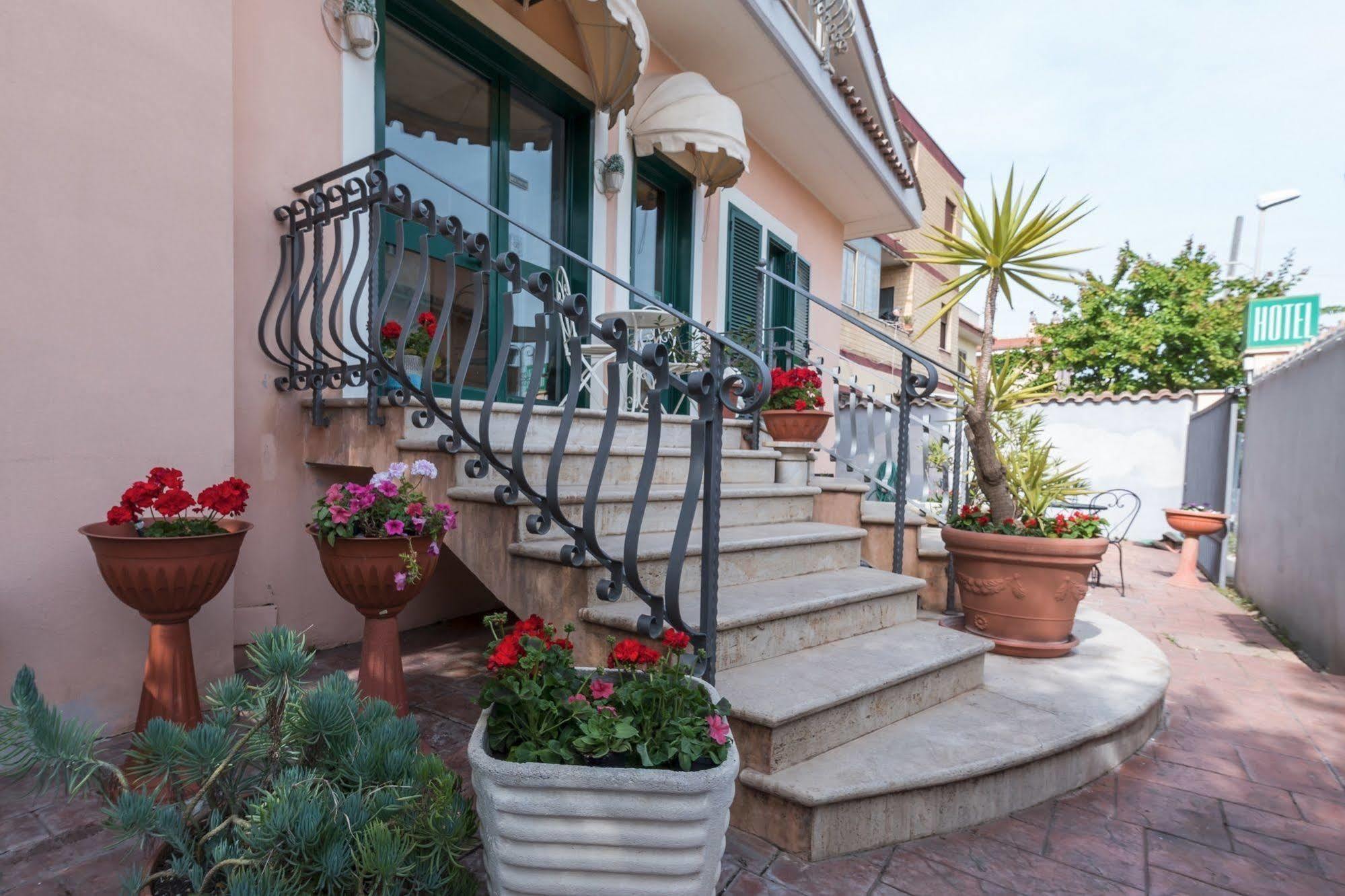 Hotel La Villetta Фиумичино Екстериор снимка