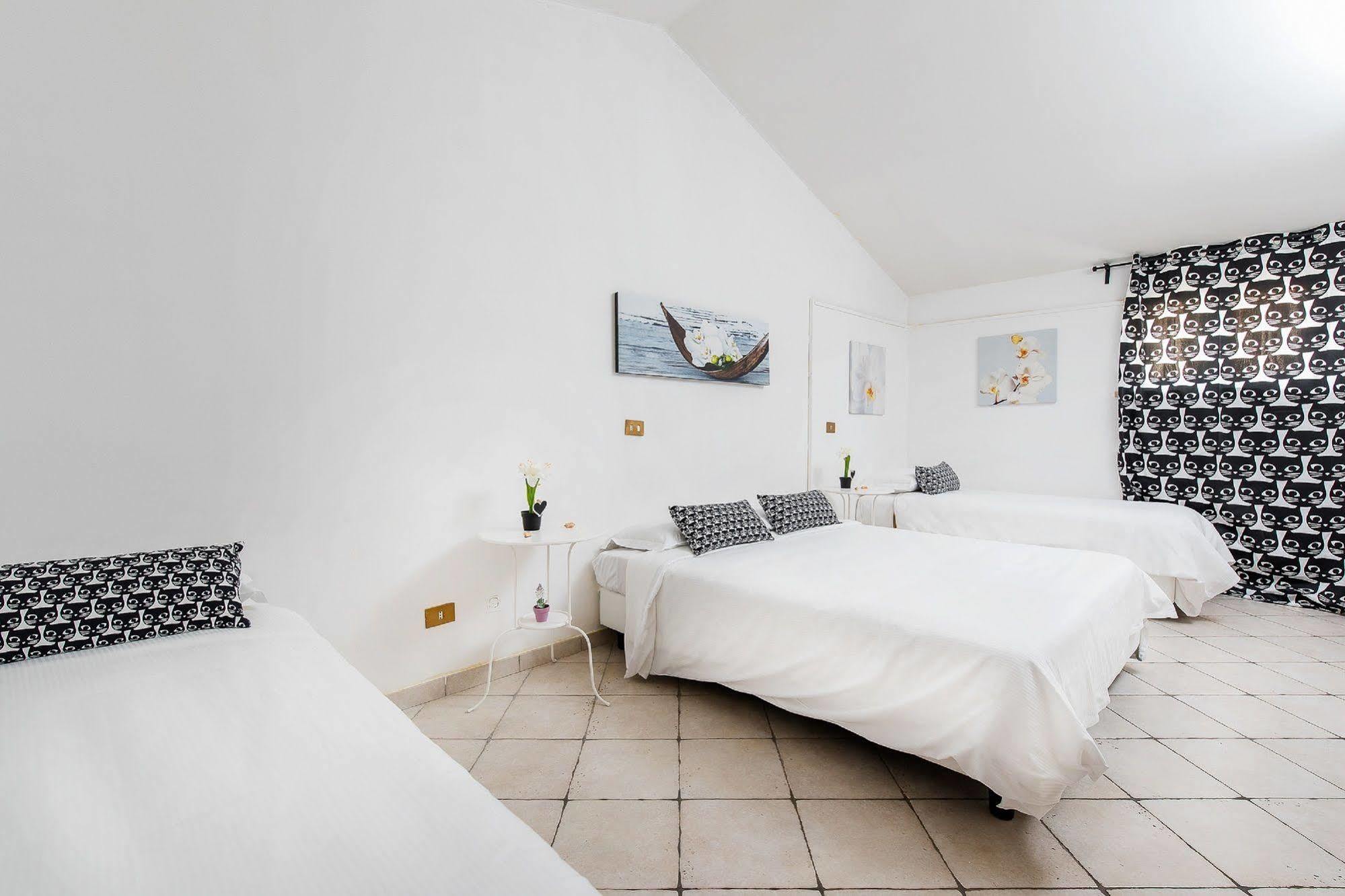 Hotel La Villetta Фиумичино Екстериор снимка