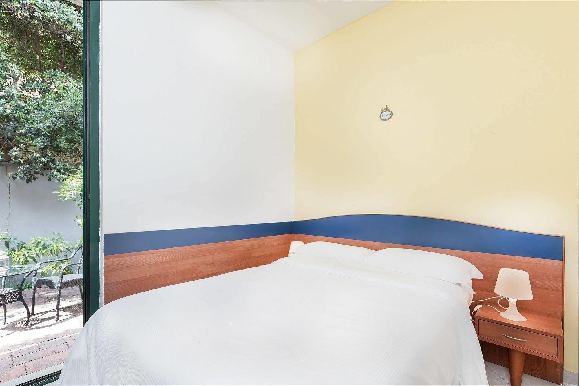 Hotel La Villetta Фиумичино Екстериор снимка