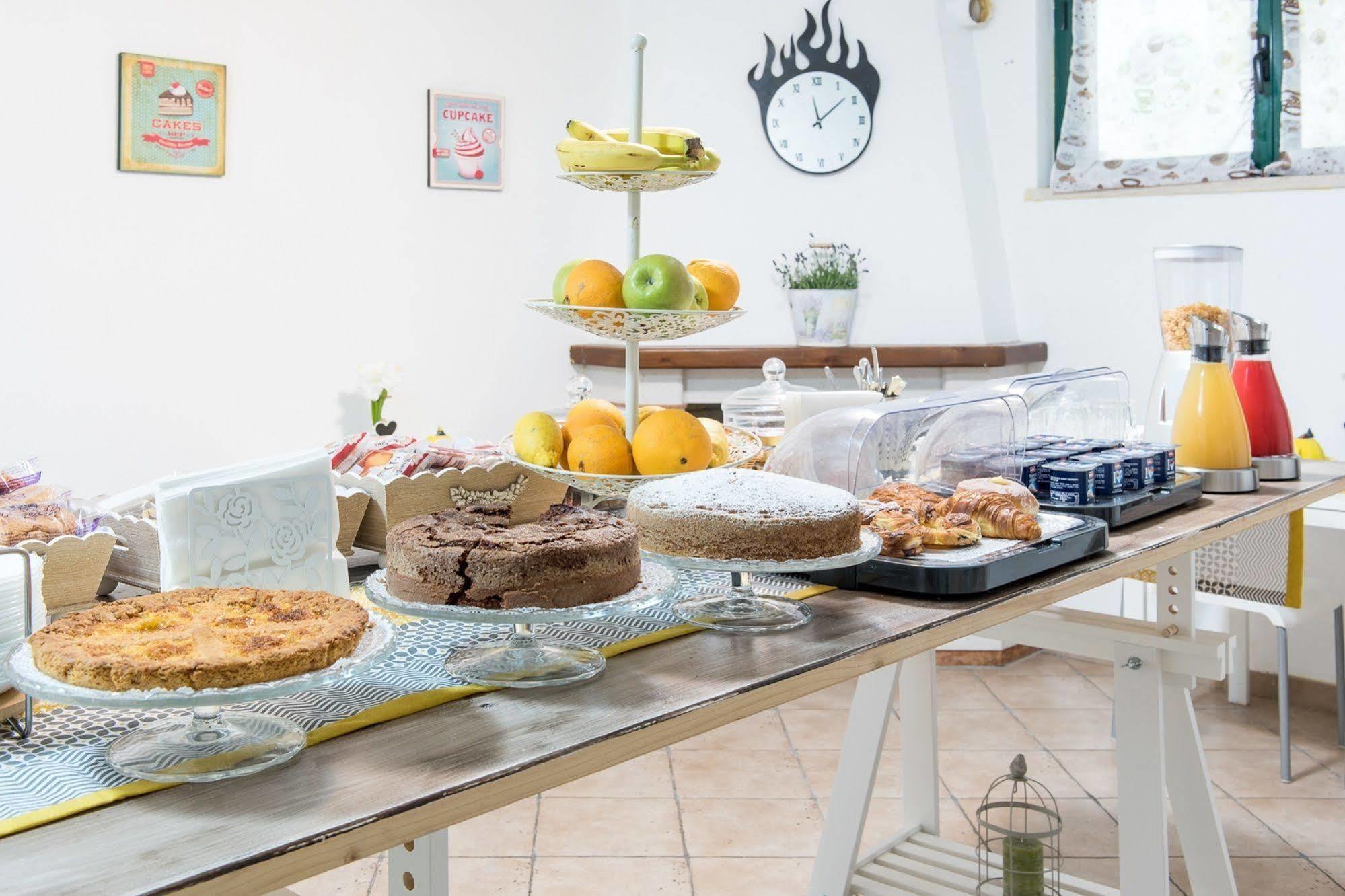 Hotel La Villetta Фиумичино Екстериор снимка
