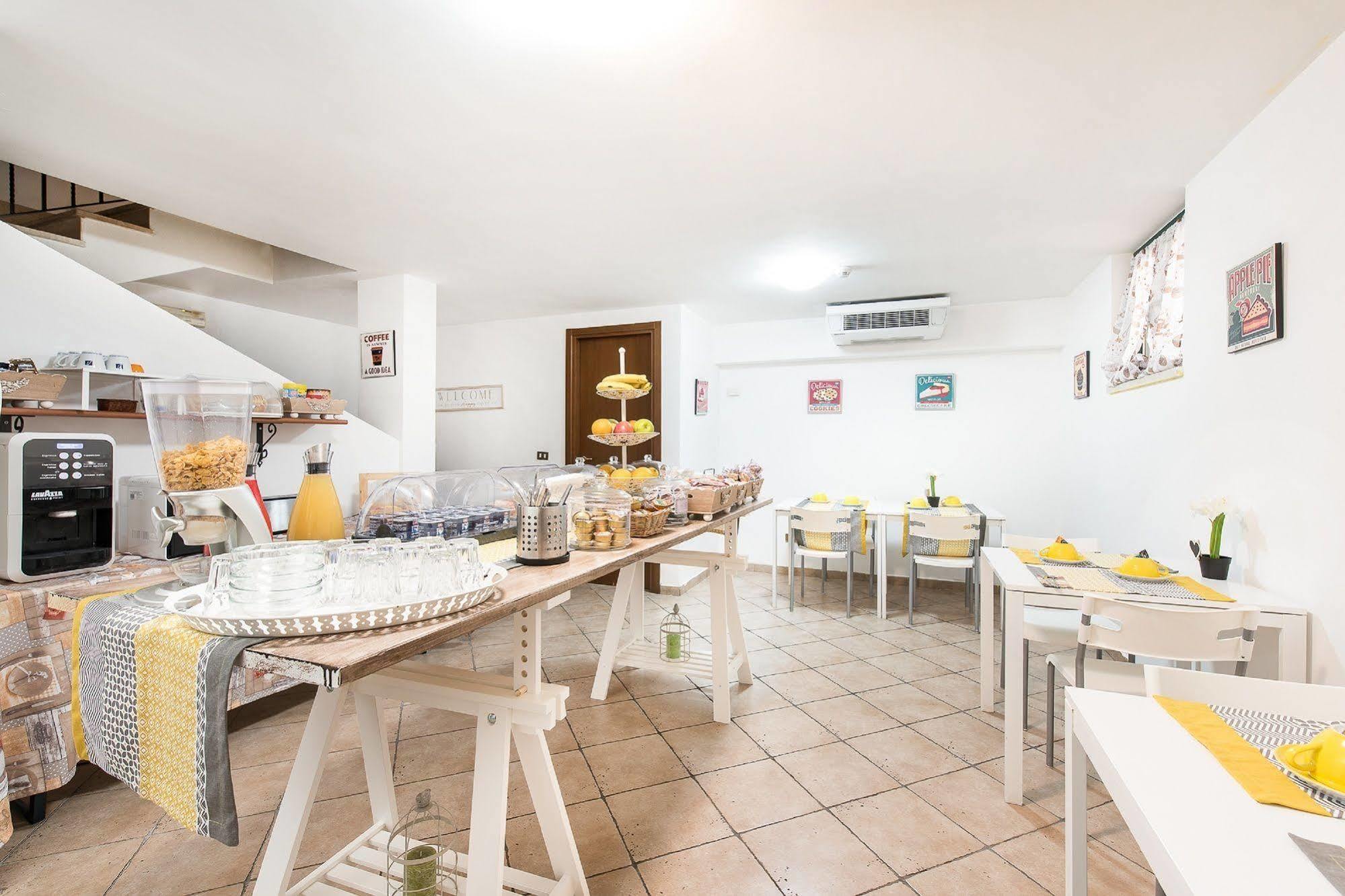 Hotel La Villetta Фиумичино Екстериор снимка