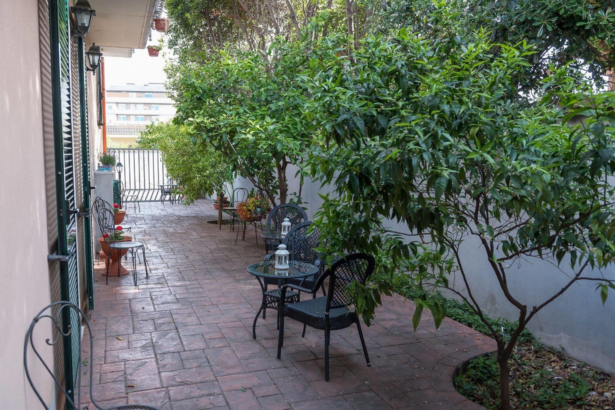Hotel La Villetta Фиумичино Екстериор снимка