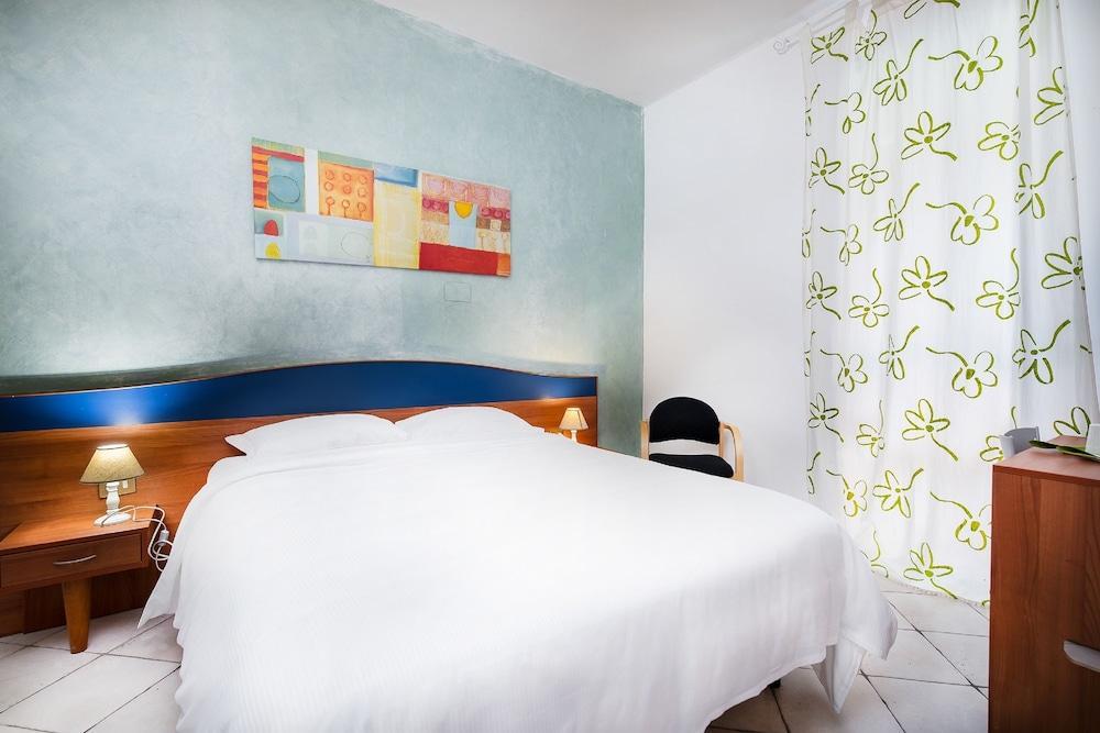 Hotel La Villetta Фиумичино Екстериор снимка