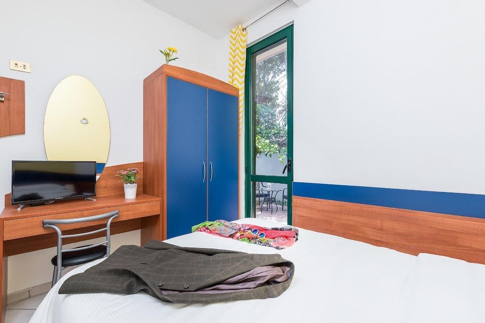 Hotel La Villetta Фиумичино Екстериор снимка
